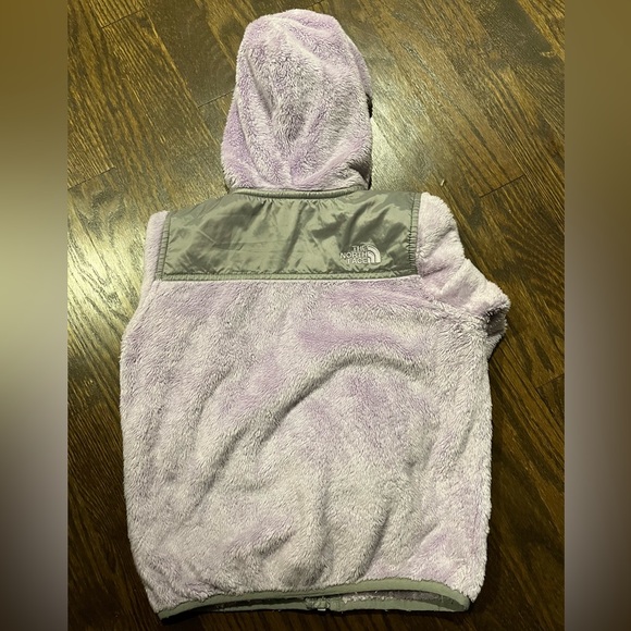 Girls size 5 North Face Fleece - Picture 2 of 3